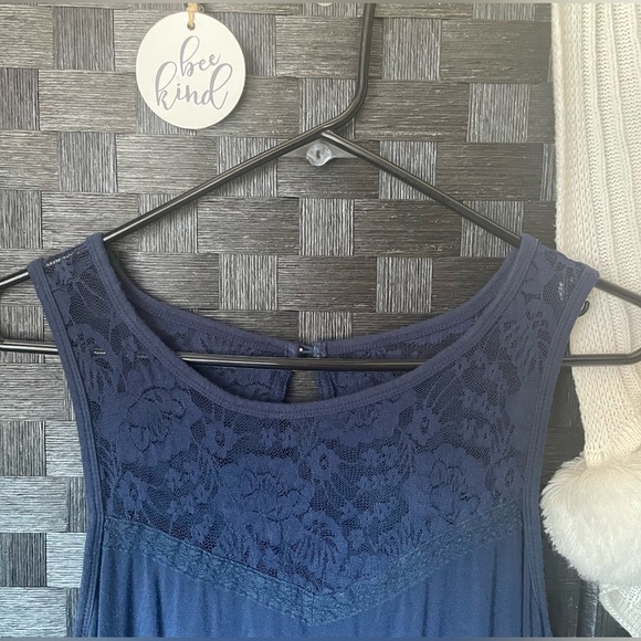 Woman’s Torrid Flowy Tank - Picture 3 of 8